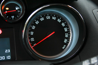 2015款昂科拉1.4T手动两驱都市进取型