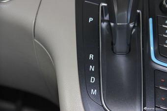 2014款GL8商务车2.4L自动LT豪华商务行政版