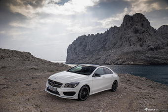 奔驰CLA250官方图