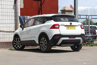 2016款中华V3 1.5T手动旗舰型