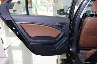 2014款奔腾B90 1.8T自动豪华型到店实拍