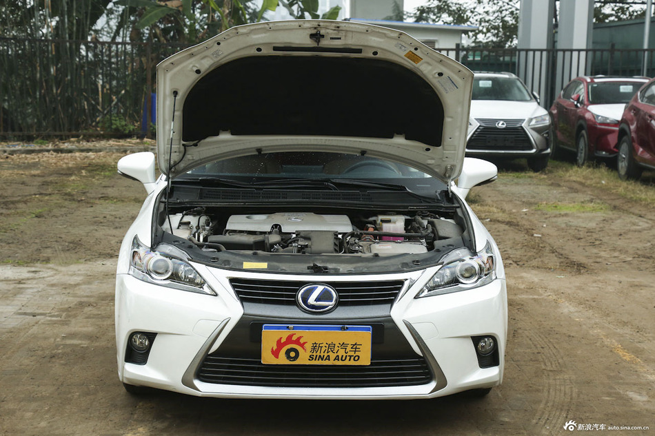2014款雷克萨斯CT 1.8L自动200h舒适版单色