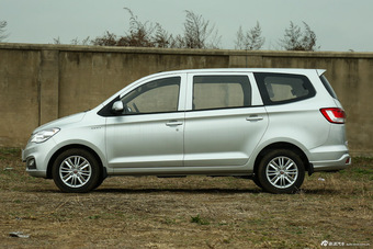 2015款五菱宏光S1 1.5L手动标准型