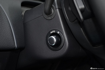 2016款捷豹XJL 2.0T自动两驱典雅商务版