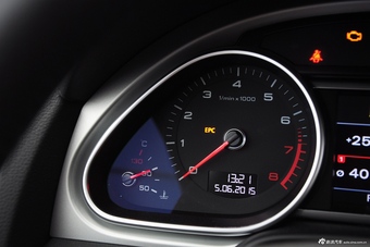 2015款奥迪Q7 35TFSI进取型