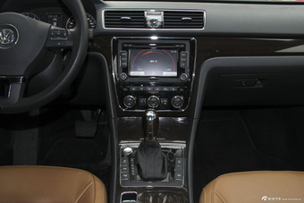 2014款帕萨特2.0T DSG御尊导航版