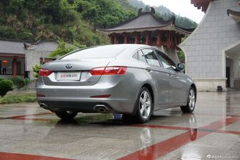 2014款奔腾B70 2.0L自动豪华型