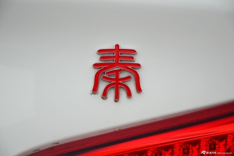 2016款比亚迪秦EV300尊荣型