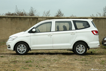 2015款五菱宏光S1 1.5L手动标准型