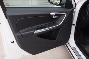 2015款沃尔沃V60 2.0T T5智雅个性运动版