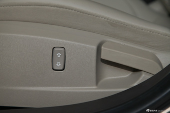 2014款君威2.0自动领先时尚型