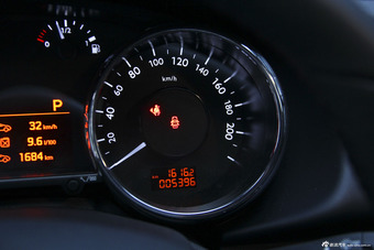 2015款标致3008 1.6自动THP罗兰·加洛斯版