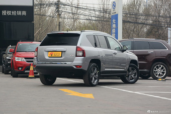 2015款指南者2.4L自动四驱舒适版