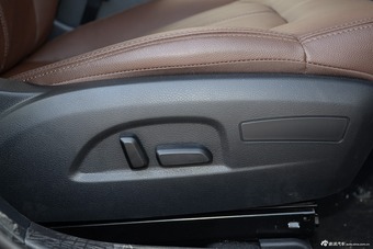 2016款奔腾B90 1.8T自动尊贵型十周年纪念版