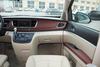 2015款GL8商务车2.4L豪华商务尊享版