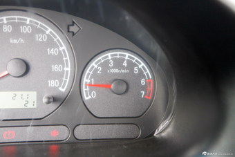 2012款乐驰1.0P-TEC手动活力型