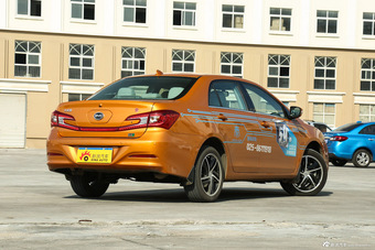 2014款比亚迪秦1.5T旗舰型