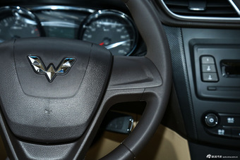 2015款五菱宏光S1 1.5L手动标准型