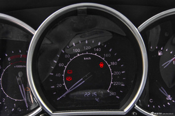 2016款众泰Z500 1.5T手动精英型