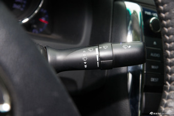 2013款锐志2.5V自动尊锐导航版