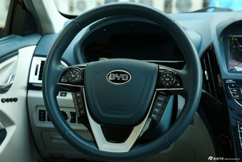 2014款比亚迪秦1.5T旗舰型