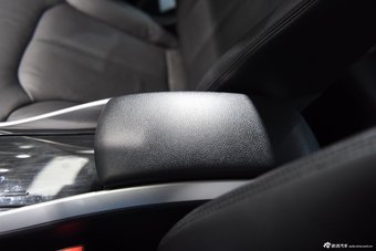 2015上海车展：奔腾B90