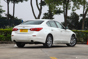 2015款英菲尼迪Q50L 2.0T自动舒适版