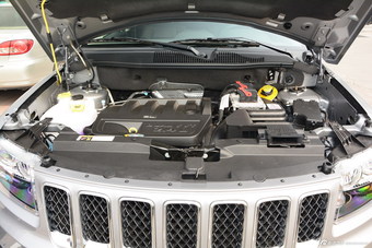 2015款指南者2.4L自动四驱舒适版