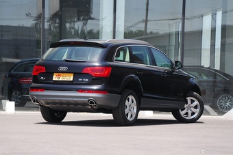 2015款奥迪Q7 35TFSI进取型