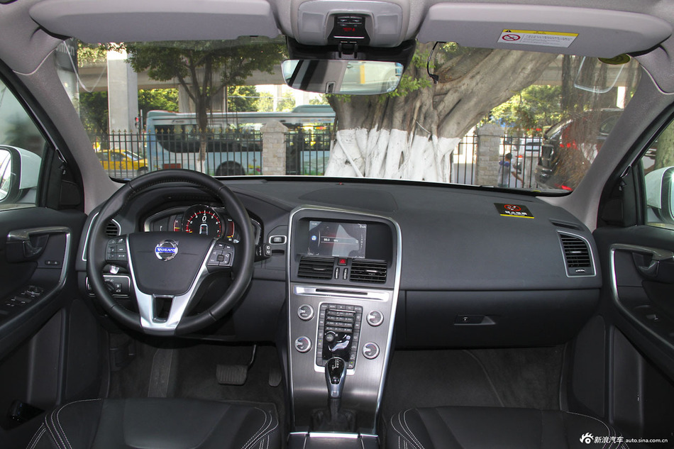 2015款沃尔沃XC60 2.0T T5 AWD智驭版