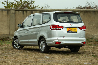 2015款五菱宏光S1 1.5L手动标准型