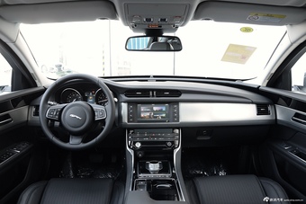 2016款捷豹XF 2.0T自动两驱风华版图片