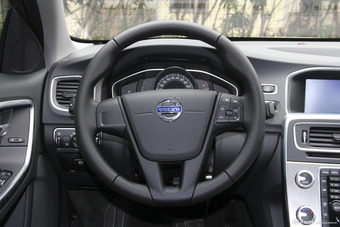 2016款沃尔沃S60L 1.5T自动 T3智行版