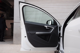 2015款沃尔沃V60 2.0T T5智雅个性运动版