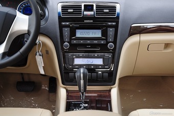 2015款吉利EC8 2.0L自动精英型