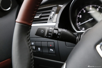 2015款众泰T600 2.0T手动尊贵型 家用版