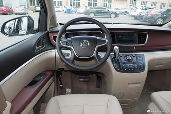 2015款GL8商务车2.4L豪华商务尊享版