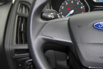 2015款福克斯两厢1.6L自动舒适型