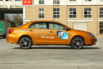 2014款比亚迪秦1.5T旗舰型