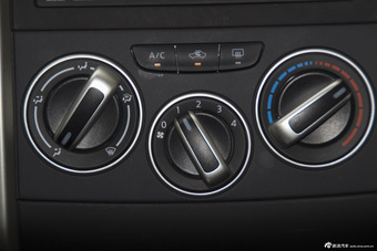 2015款启辰R50X 1.6L自动豪华版