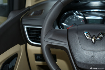 2015款五菱宏光S1 1.5L手动标准型