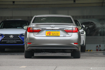 2015款雷克萨斯ES 2.0L自动200舒适版