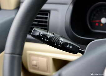 2014款启腾M70 1.2L进取型