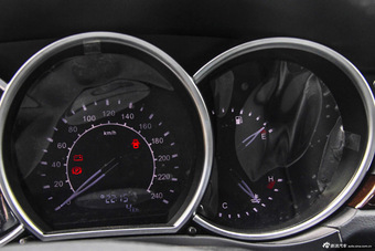 2016款众泰Z500 1.5T手动精英型