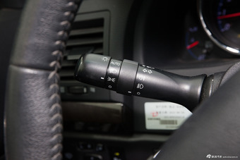 2013款锐志2.5V自动尊锐导航版