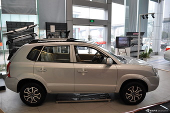 2013款途胜2.0L两驱自动舒适