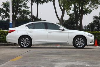 2015款英菲尼迪Q50L 2.0T自动舒适版