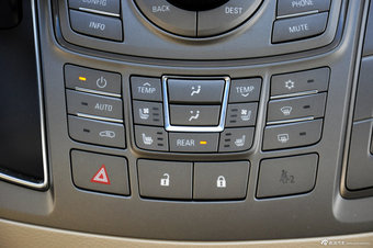 2013款别克GL8豪华商务车到店实拍