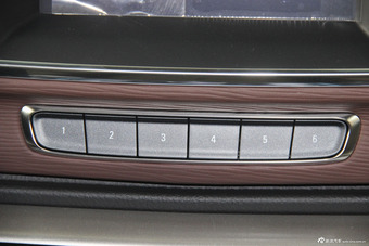 2014款GL8商务车2.4L自动LT豪华商务行政版