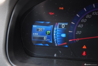 2015款比亚迪M6 2.4L自动豪华型